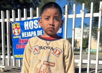El pequeño viajaba junto a sus abuelos, quienes lamentablemente perdieron la vida en el percance.