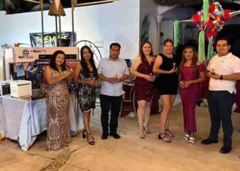Equipo Humano de Grupo San Miguel en Huatulco en su Fiesta de Fin de Año.