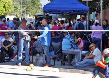 Foto: Luis Alberto Cruz // Este martes, el Gobierno del Estado publicó la lista de los 667 empleados que serán reincorporados a su centro de trabajo.