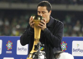 ¡Doblete histórico para Efraín Juárez en Colombia!