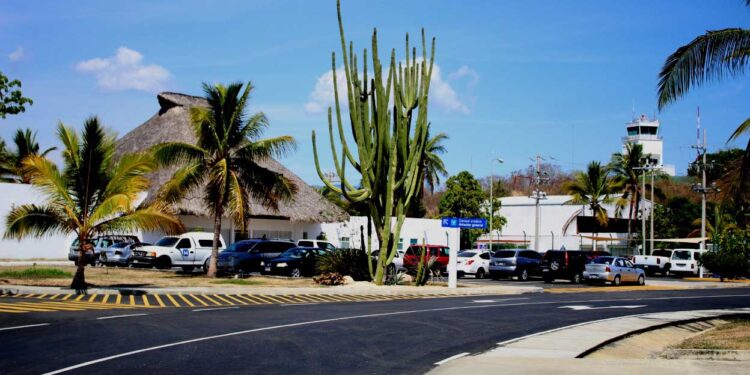 Destaca la conectividad   aérea de Bahías de Huatulco