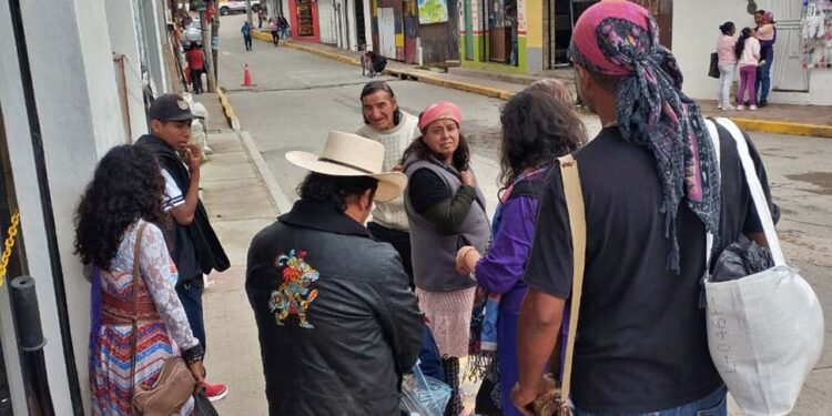 El ciudadano invitó a los huautlecos a construir baños de temazcal y así obtener ingresos económicos.