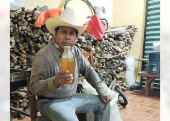 El líder de los apicultores lamentó la crisis económica que provocó la falta de venta.