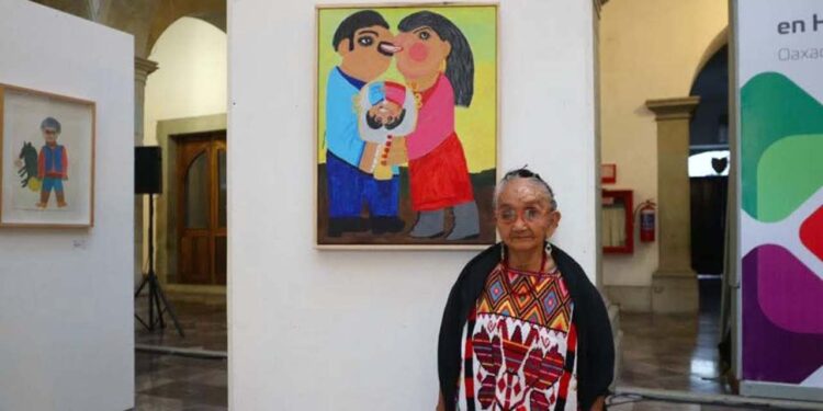 Foto: Gobierno del Estado de Oaxaca // En 2019 Carmen Javier Juan presentó su exposición “Fantasía en colores” en el Palacio de Gobierno de la ciudad de Oaxaca.