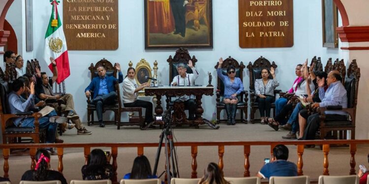 Foto: Municipio de Oaxaca de Juárez // En sesión extraordinaria de cabildo del municipio de Oaxaca de Juárez, se aprobó el proyecto de iniciativa de Ley de Ingresos municipal para 2025.