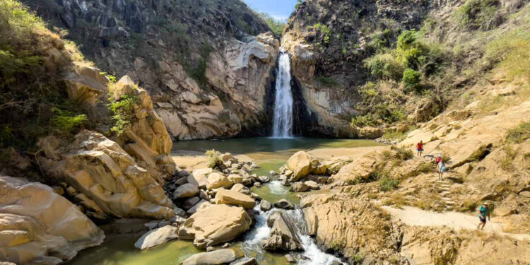 Bella y encantadora, la Cascada de Reforma