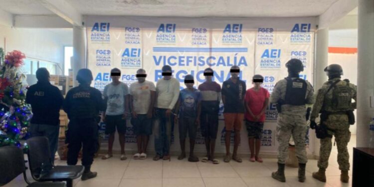 Eustolgio N. H., Arturo L. S., María Antonia L. S., Juan G. M., René N. S., Felipe Daniel M. S. y Gustavo R. A. fueron detenidos en posesión de drogas t armas.