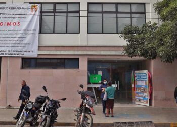 Foto: Luis Alberto Cruz // Inician paro de brazos caídos en el Centro de Salud Urbano No. 1.