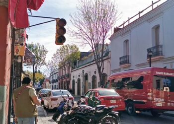 Fotos: Lisbeth Mejía Reyes // Inservible el semáforo en la calle Murguía, esquina con Alcalá.