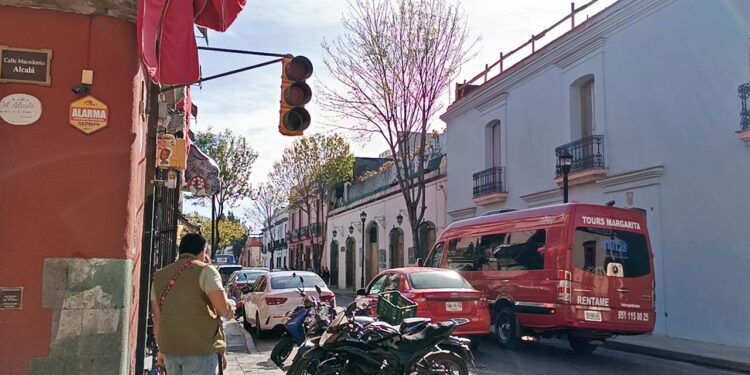 Fotos: Lisbeth Mejía Reyes // Inservible el semáforo en la calle Murguía, esquina con Alcalá.