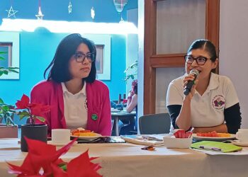 Foto: Lisbeth Mejía Reyes // Ixchel Guzmán y Mayra Aldaz, integrantes de la asociación civil Siempre Viva Oaxaca y del Frente por los Derechos Sexuales y Reproductivos en México.