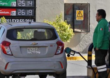 Foto: Luis Cruz // La ley del IEPS establece que aumenta la gasolina de acuerdo con la inflación del año anterior.