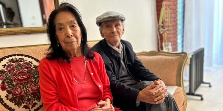 Fotos: Carlos A. Hernández // Julia Guzmán Hernández de Jiménez y Heriberto Cirilo Jiménez Luna vieron pasar la historia de Oaxaca y a los oaxaqueños desde su negocio.