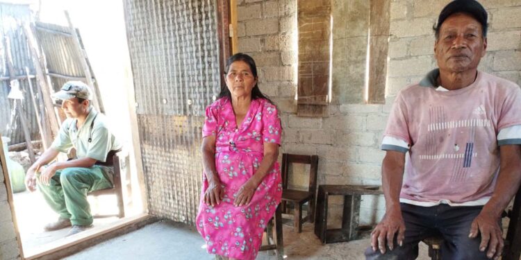Julio Martínez y su mujer con satisfacción disfrutan la alegría de vivir en cierto municipio de esta región.