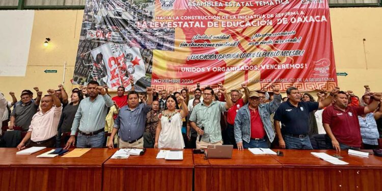 Foto: Luis Alberto Cruz // La dirigencia de la Sección 22 se declara en alerta máxima.