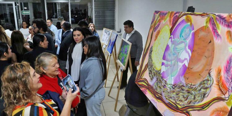 Foto: Luis Alberto Cruz // La exposición está conformada por 22 obras de cuatro mujeres privadas de la libertad del Centro de Reinserción Social Femenil de Tanivet.