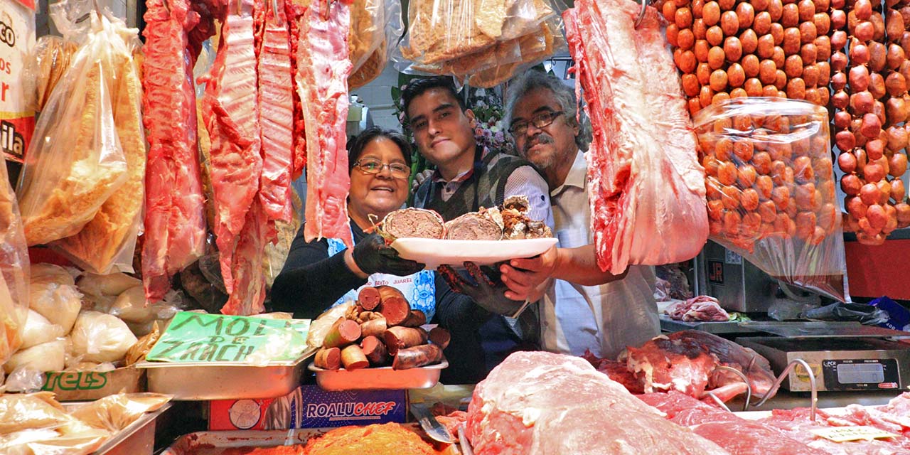 La familia Mejía Torres mantiene precios accesibles para que todos puedan comprar carne.
