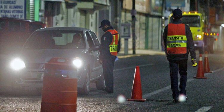 Foto: Archivo El Imparcial // Es responsabilidad de la Dirección de la Policía Vial Estatal llevar a cabo el programa de prevención de accidentes como el alcoholímetro.