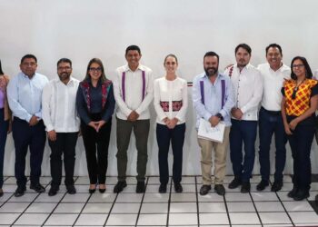 Foto: cortesía // La Presidenta Claudia Sheinbaum y el gobernador Salomón Jara, encabezan reunión de trabajo con colaboradores en Oaxaca.