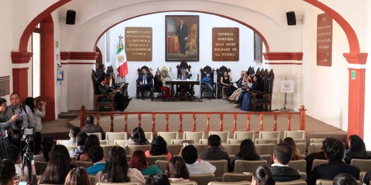 La segunda licencia expiró el pasado 9 de diciembre, y no se renovó ni se ha regresado al cargo.