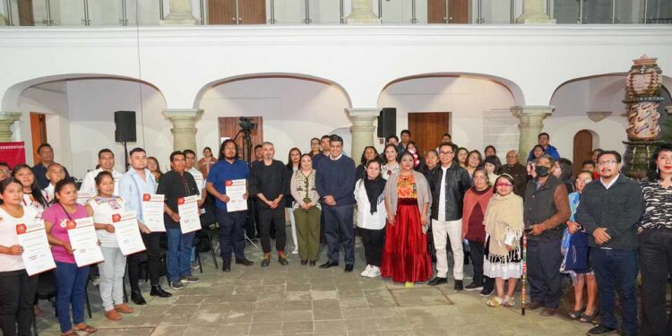 Premian a artesanos ganadores del Concurso de Nacimientos 2024