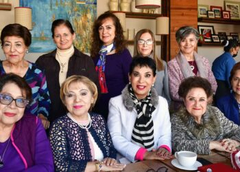 Fotos: Rubén Morales // Lilí Palacios, Cristina Gómez Sandoval, Tere Serrato, Celia Martínez, Mimí Reyes, Mary Marichalar, Sandra Palacios, Martha Alicia Escamilla (la festejada), Rosa Silvia García y Sofia Hala.