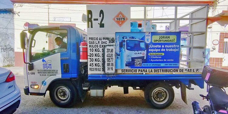 Foto: Adrián Gaytán // Los operadores de los camiones de reparto han admitido que circulan con el 50% de su capacidad total.