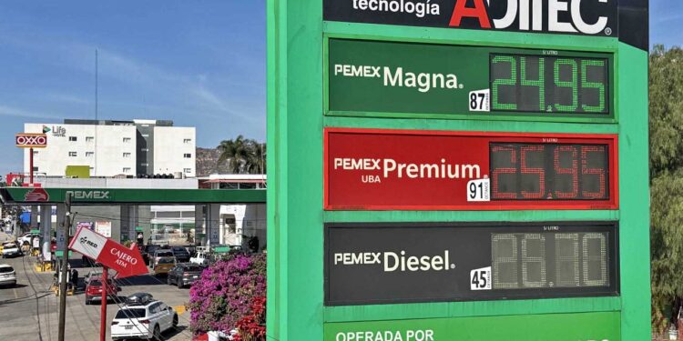 Foto: Luis Alberto Cruz // Los precios de las gasolinas siguen a la alza.
