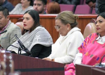 Foto: Congreso de Oaxaca // La diputada, Concepción Rueda Gómez, en su curul durante la sesión ordinaria.