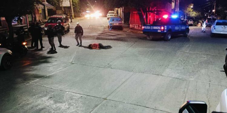 Derrapa en su motocicleta,  mujer queda inconsciente