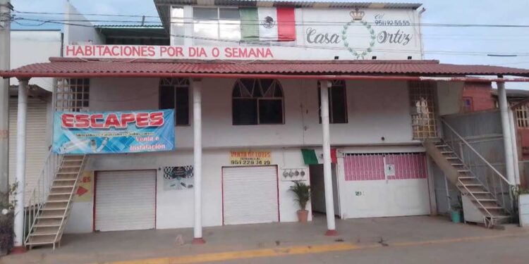 Investigan muerte de mujer en hotel