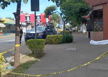 Un hombre sin vida fue localizado en la Calzada Porfirio Díaz, en la capital oaxaqueña