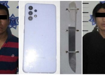 Tras perseguirlos a pie, los asaltantes fueron detenidos frente a la terminal de autobuses; les encontraron el celular robado y el cuchillo con el cual amenazaron al afectado.