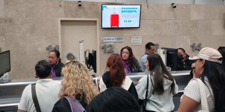 Las taquilleras argumentan que “ya no hay lugares”, y si los hay, se deben esperar varias horas.