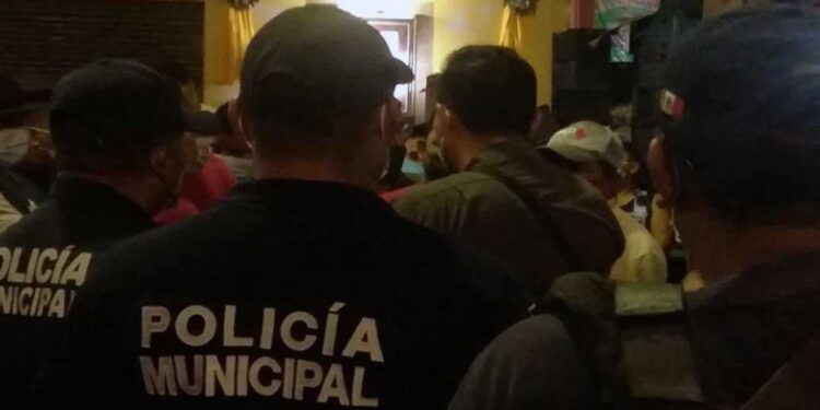 Los jóvenes retenidos fueron posteriormente entregados a sus responsables.