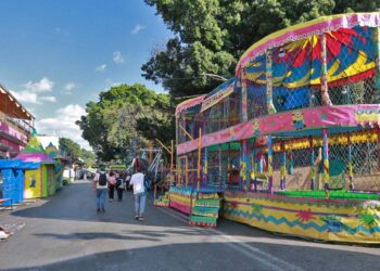 Foto: Adrián Gaytán // Los peligrosos juegos mecánicos se trasladaron de El Llano a avenida Independencia.