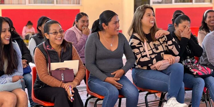 Los talleres fortalecerán la salud emocional y educativa de los alumnos y padres de familia.