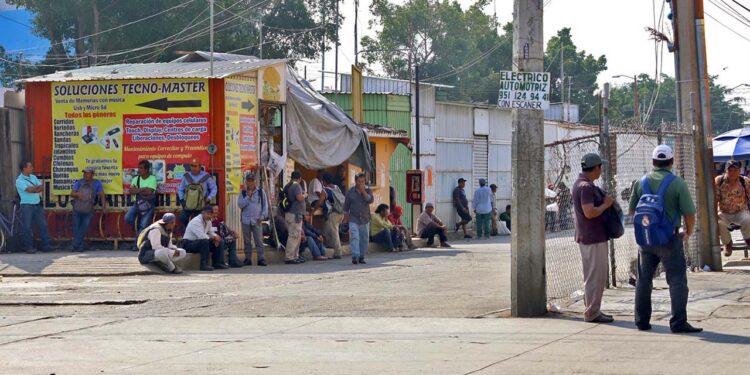 Foto: Luis Alberto Cruz – archivo // Debido al alza del salario mínimo, para los pequeños comercios les será difícil completar la nómina.