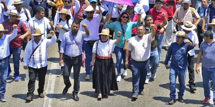 Foto: Luis Alberto Cruz // Maestros de la Sección 22 preparan marchas y plantones para tirar el decreto que avaló el Congreso del Estado donde para suprimir 14 mil plazas.