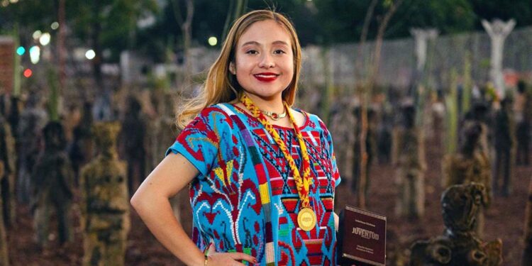 María Isabel Robles Pérez, estudiante de Derecho y Premio Estatal de la Juventud 2024.