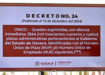 Foto: Adrián Gaytán // Este martes se instalaron las mesas de recepción para la revisión de caso por caso de las mil 344 plazas.