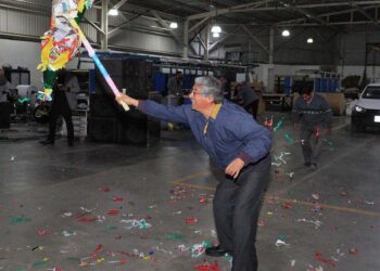 Fotos: Adrián Gaytán // Partieron varias piñatas por las fiestas decembrinas.