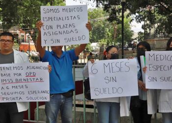 Foto: Archivo El Imparcial // Por exigir sus pagos y otros derechos laborales, médicos oaxaqueños han sido despedidos por la Coordinación estatal del IMSS Bienestar.