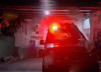 Adolescente da a luz en su hogar, la auxilian bomberos