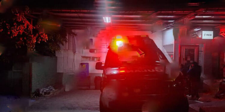 Adolescente da a luz en su hogar, la auxilian bomberos