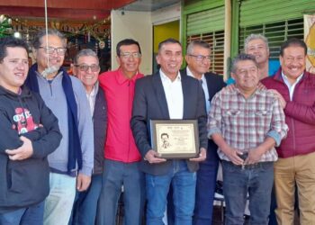 Periodista y futbolista, Said Hernández, fue reconocido por su labor.