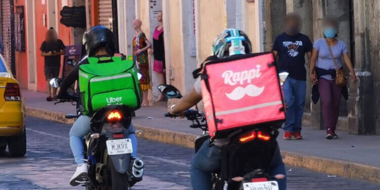 Reforma Laboral en México: ¿Qué implicaría para repartidores y conductores de plataformas digitales?