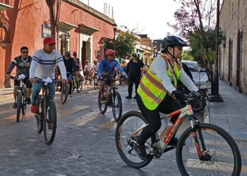 Foto: Lisbeth Mejía Reyes // Familiares y amigos de Manuel Alejandro e integrantes del colectivo Gabi Bici Blanca, participan en la rodada.