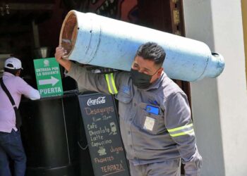 Foto: Adrián Gaytán // Se agudiza desabasto de Gas LP en comercios del Centro Histórico de Oaxaca.