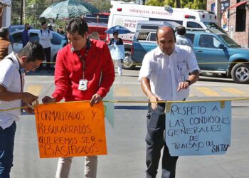 Foto: Luis Alberto Cruz // Siguen las movilizaciones de trabajadores del Hospital Civil.